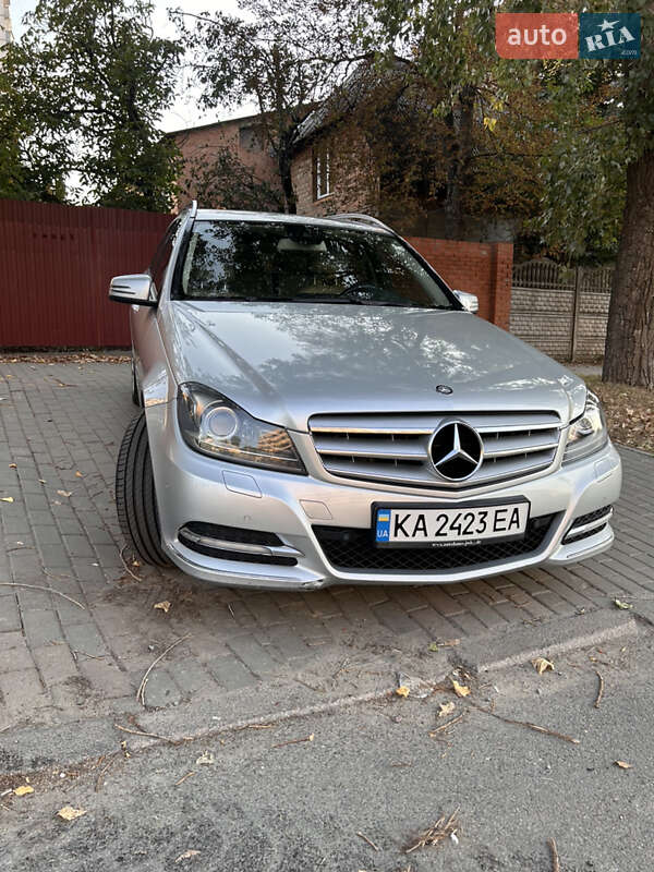 Універсал Mercedes-Benz C-Class 2011 в Києві