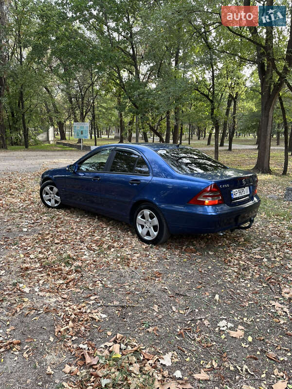 Седан Mercedes-Benz C-Class 2002 в Запоріжжі