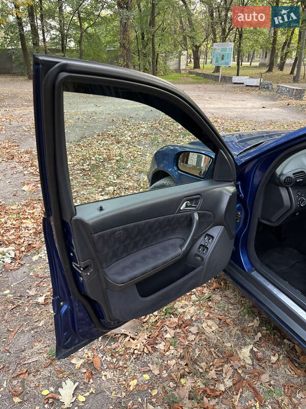 Седан Mercedes-Benz C-Class 2002 в Запоріжжі