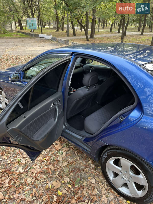 Седан Mercedes-Benz C-Class 2002 в Запоріжжі