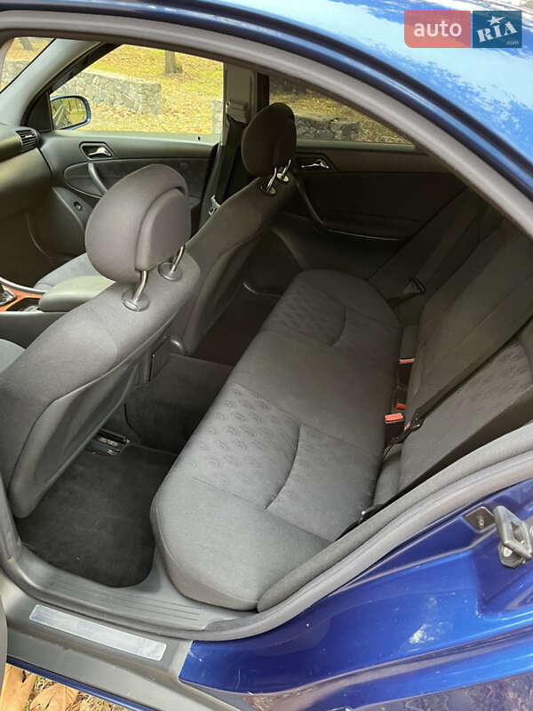 Седан Mercedes-Benz C-Class 2002 в Запоріжжі
