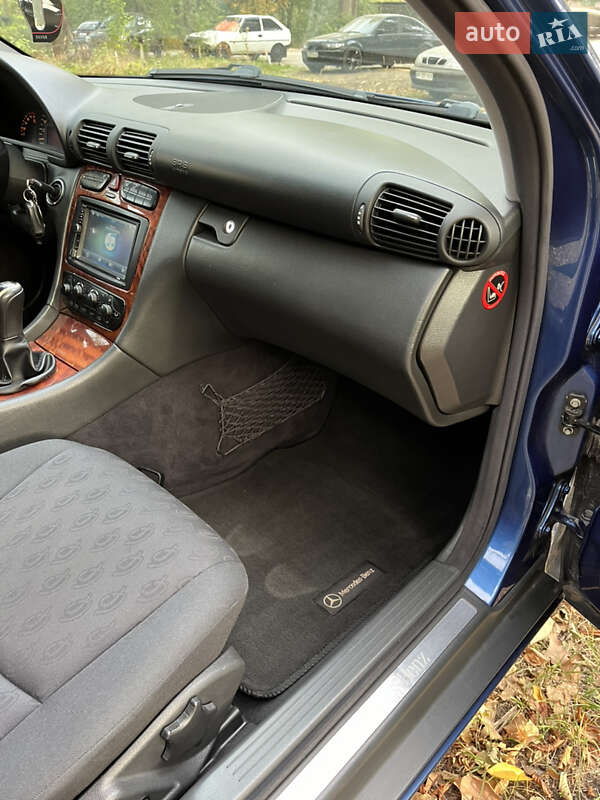 Седан Mercedes-Benz C-Class 2002 в Запоріжжі