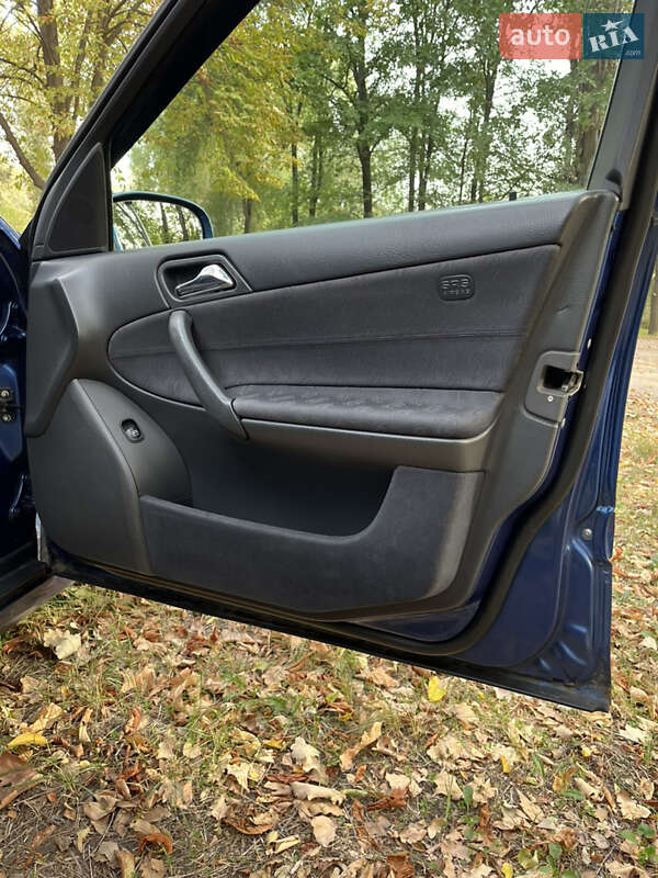 Седан Mercedes-Benz C-Class 2002 в Запоріжжі