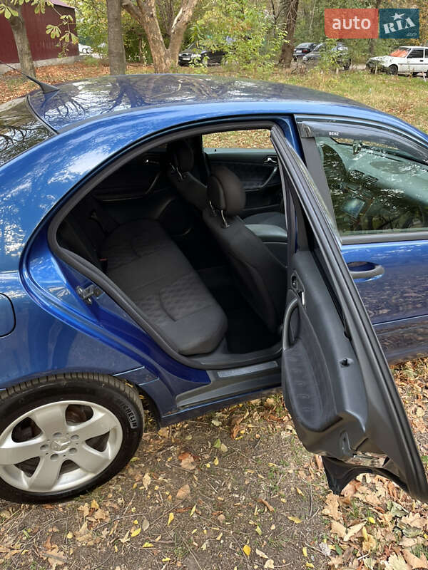 Седан Mercedes-Benz C-Class 2002 в Запоріжжі