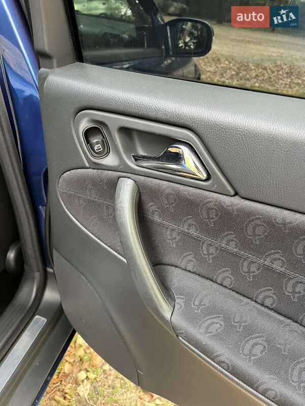 Седан Mercedes-Benz C-Class 2002 в Запоріжжі
