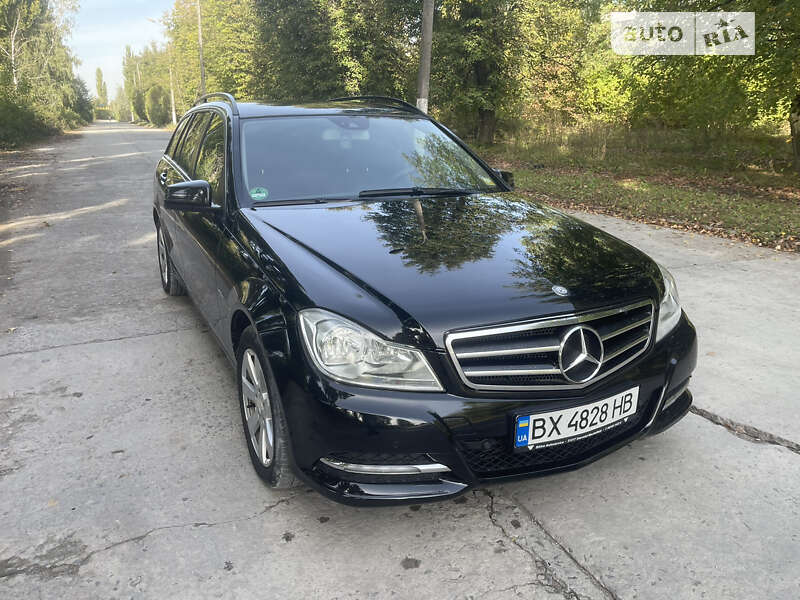 Універсал Mercedes-Benz C-Class 2011 в Кам'янець-Подільському