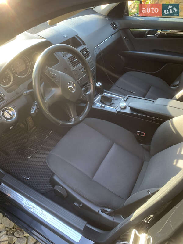 Універсал Mercedes-Benz C-Class 2010 в Долині