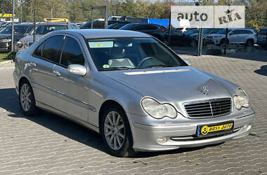 Седан Mercedes-Benz C-Class 2002 в Чернівцях