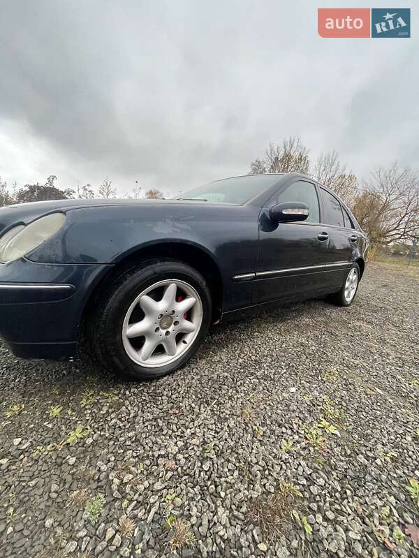 Седан Mercedes-Benz C-Class 2001 в Сарнах
