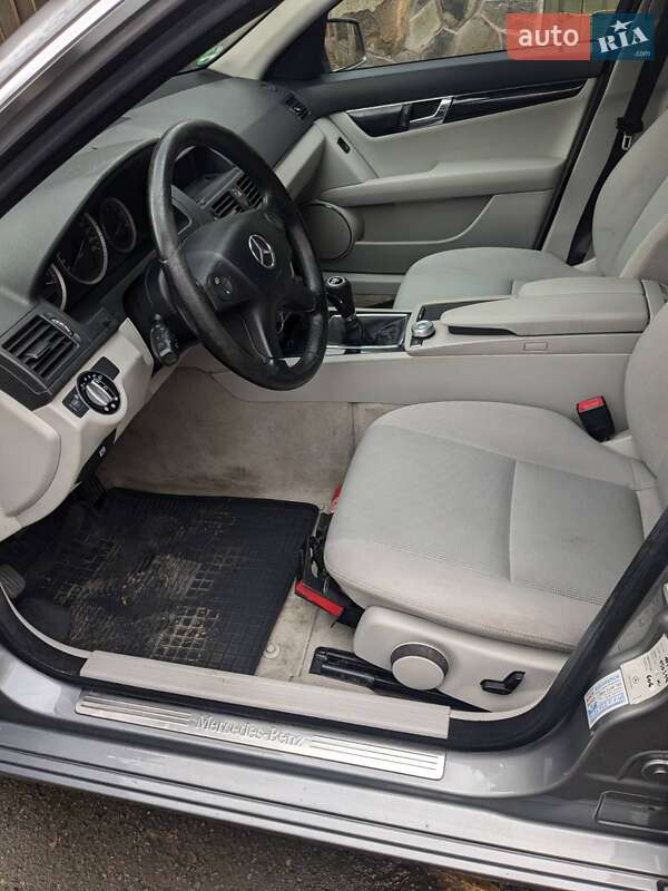 Универсал Mercedes-Benz C-Class 2009 в Львове