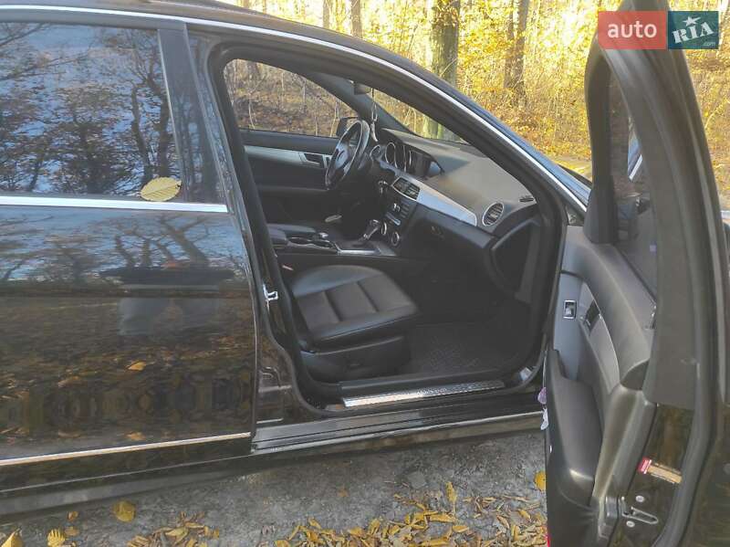 Седан Mercedes-Benz C-Class 2012 в Виннице