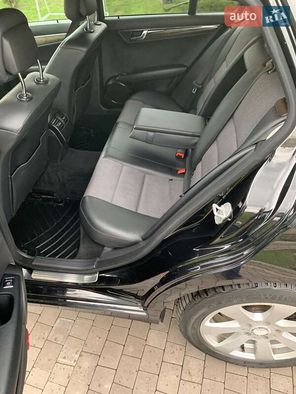 Універсал Mercedes-Benz C-Class 2010 в Тернополі
