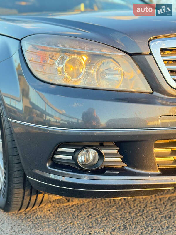 Mercedes-Benz C-Class 2011