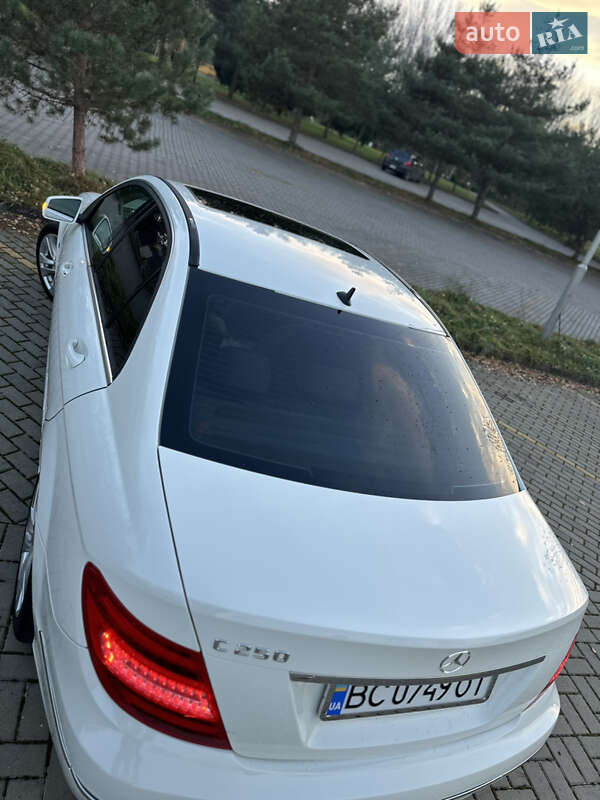 Седан Mercedes-Benz C-Class 2011 в Дрогобичі