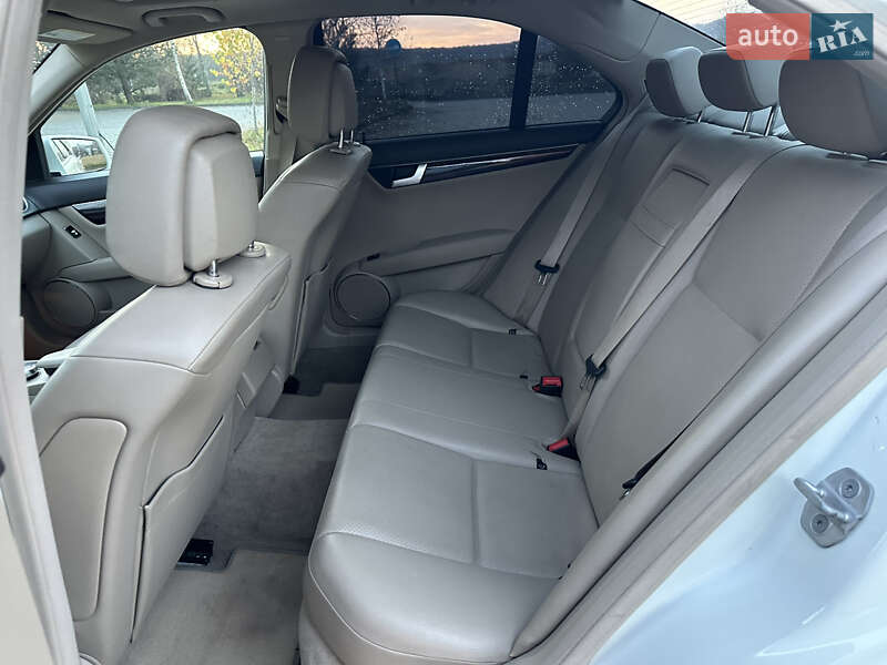 Седан Mercedes-Benz C-Class 2011 в Дрогобичі