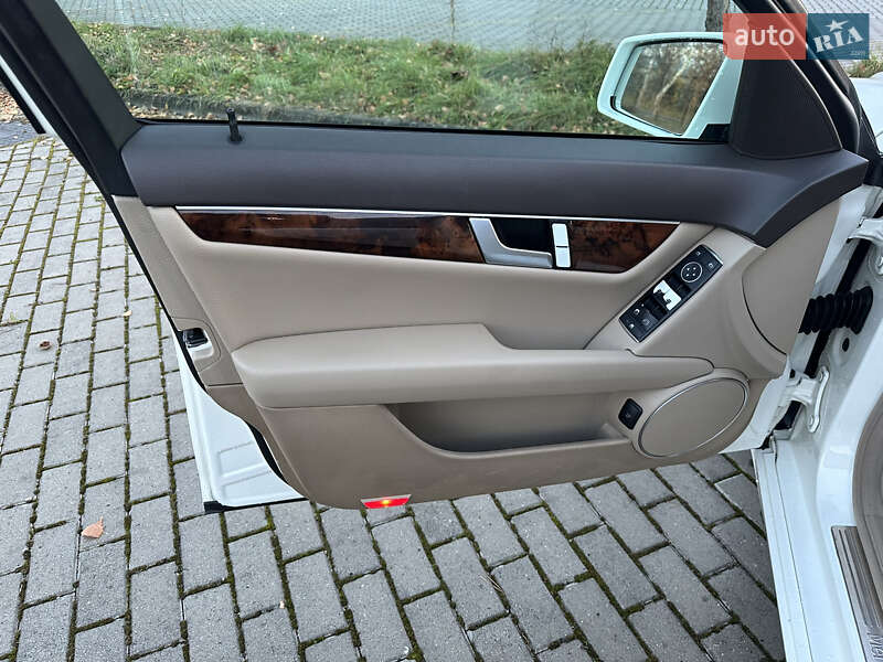 Седан Mercedes-Benz C-Class 2011 в Дрогобичі