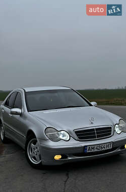 Седан Mercedes-Benz C-Class 2001 в Липовце