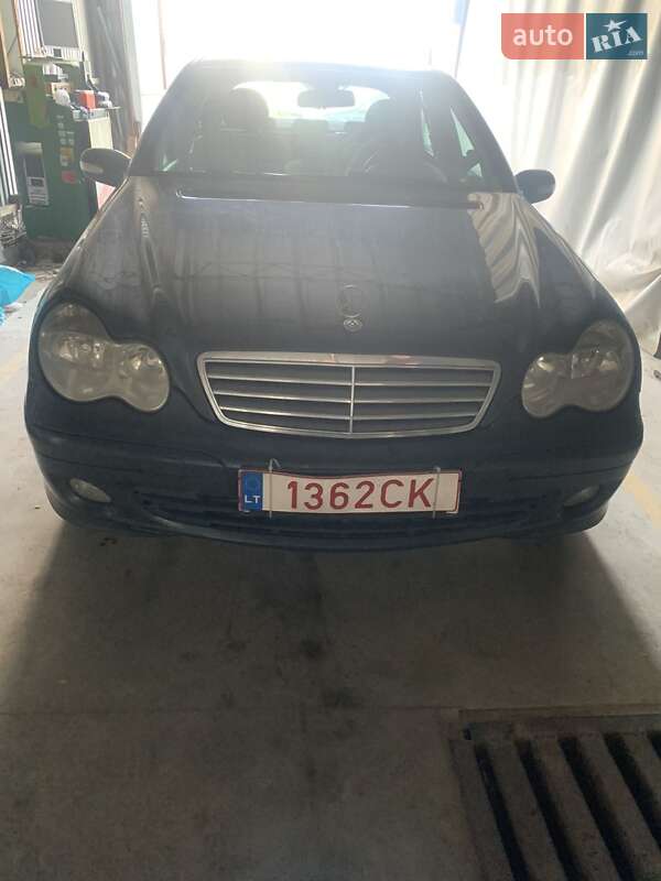 Седан Mercedes-Benz C-Class 2004 в Бурштыне