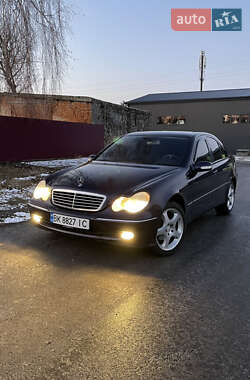 Седан Mercedes-Benz C-Class 2001 в Млиніві