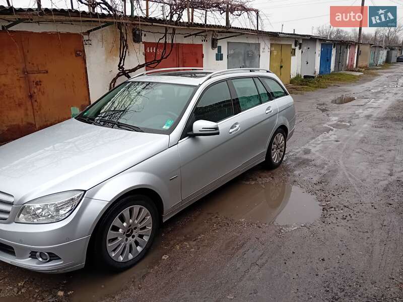 Универсал Mercedes-Benz C-Class 2010 в Староконстантинове