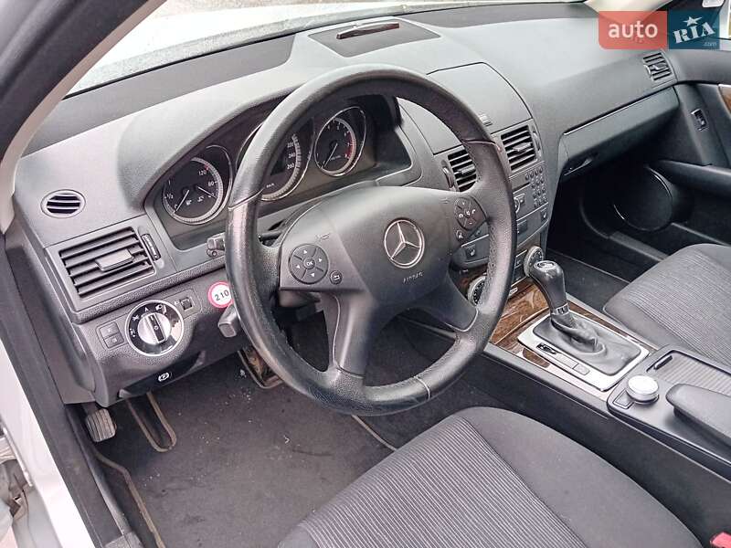 Универсал Mercedes-Benz C-Class 2010 в Староконстантинове