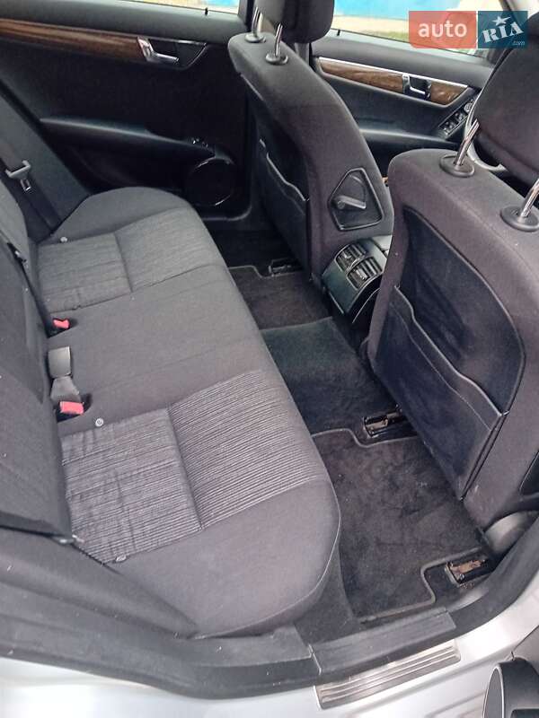 Универсал Mercedes-Benz C-Class 2010 в Староконстантинове