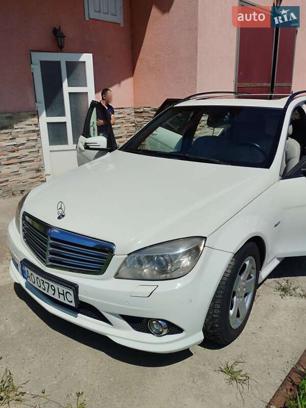 Универсал Mercedes-Benz C-Class 2010 в Рахове