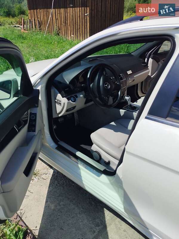 Универсал Mercedes-Benz C-Class 2010 в Рахове