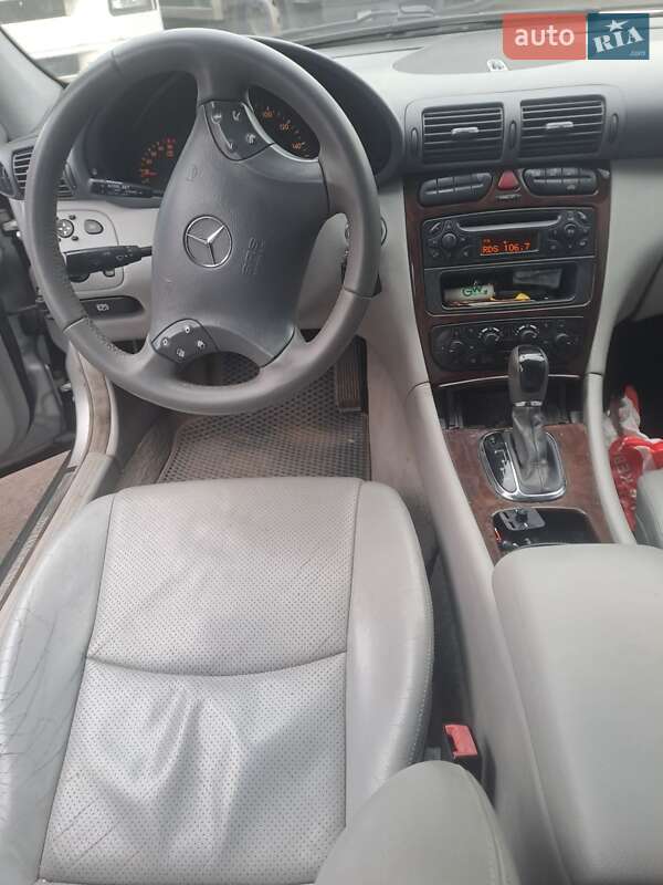 Седан Mercedes-Benz C-Class 2002 в Львове