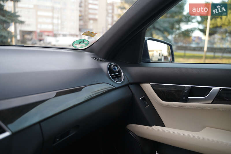 Універсал Mercedes-Benz C-Class 2012 в Івано-Франківську