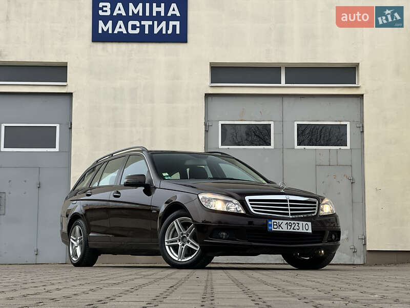 Універсал Mercedes-Benz C-Class 2010 в Рівному