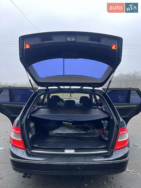 Універсал Mercedes-Benz C-Class 2011 в Києві