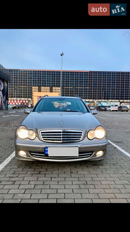 Mercedes-Benz C-Class 2004