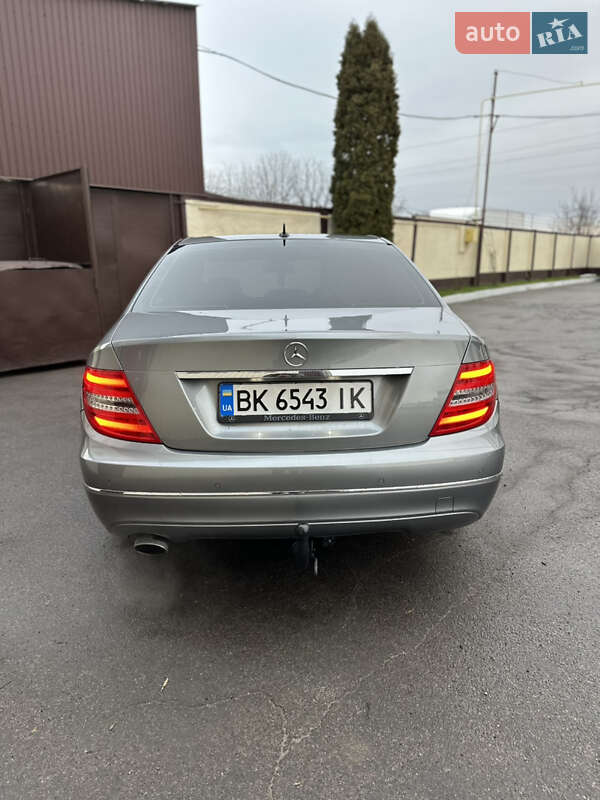Седан Mercedes-Benz C-Class 2012 в Рівному