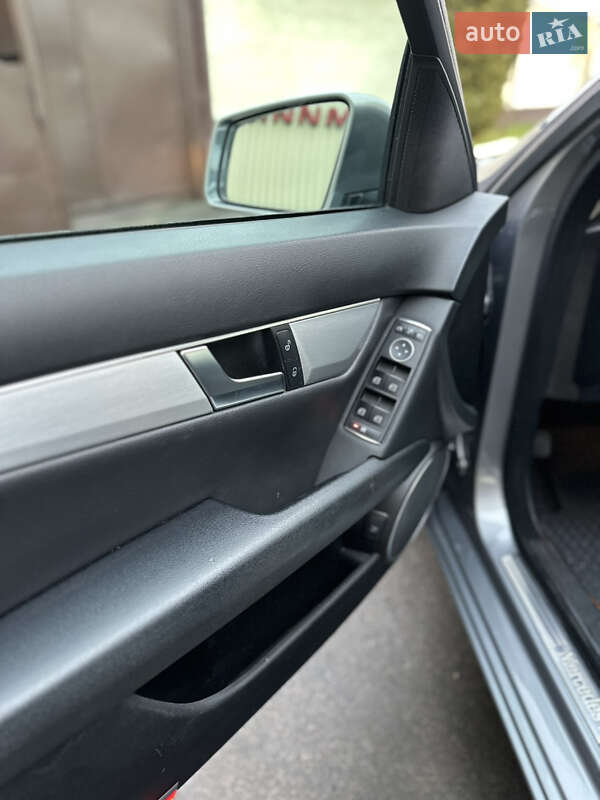 Седан Mercedes-Benz C-Class 2012 в Рівному