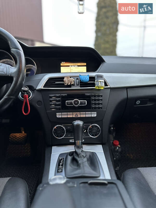 Седан Mercedes-Benz C-Class 2012 в Рівному