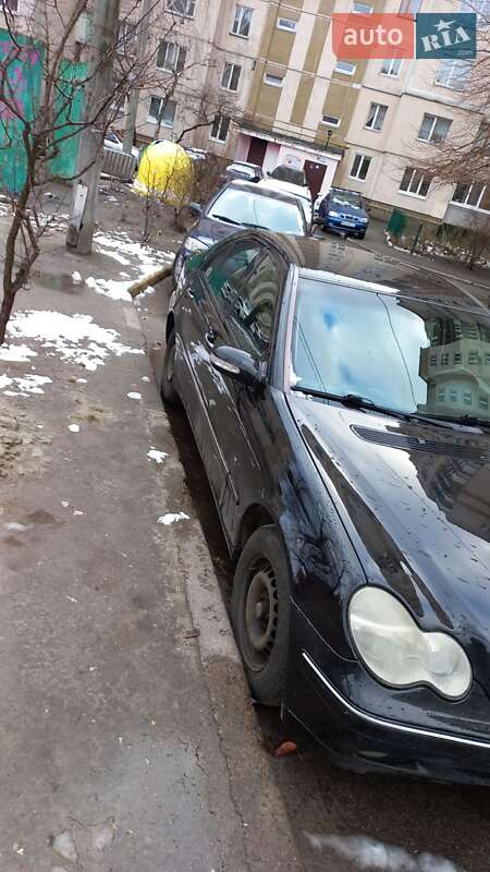 Седан Mercedes-Benz C-Class 2001 в Киеве