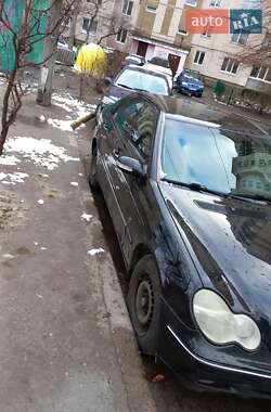 Седан Mercedes-Benz C-Class 2001 в Киеве