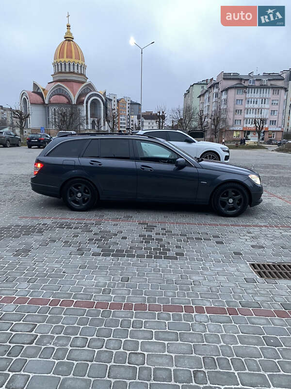 Універсал Mercedes-Benz C-Class 2010 в Івано-Франківську