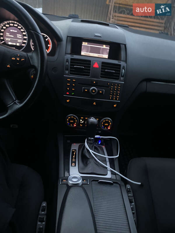 Універсал Mercedes-Benz C-Class 2010 в Івано-Франківську