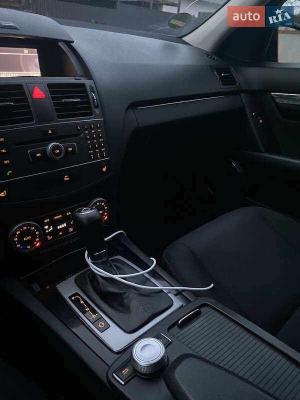 Універсал Mercedes-Benz C-Class 2010 в Івано-Франківську