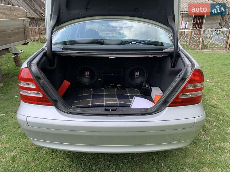 Седан Mercedes-Benz C-Class 2000 в Луцке