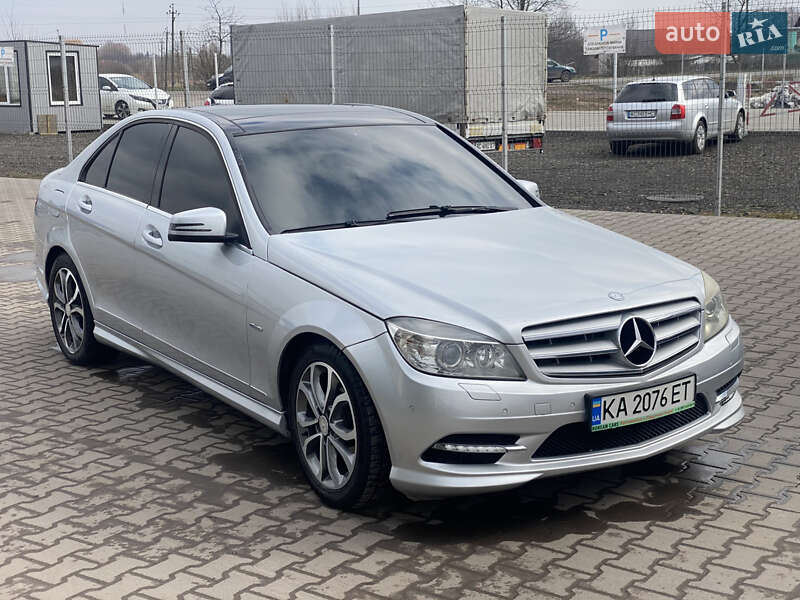 Седан Mercedes-Benz C-Class 2010 в Нововолынске