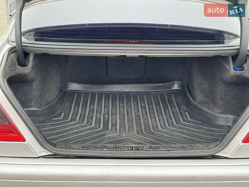 Седан Mercedes-Benz C-Class 2000 в Ровно