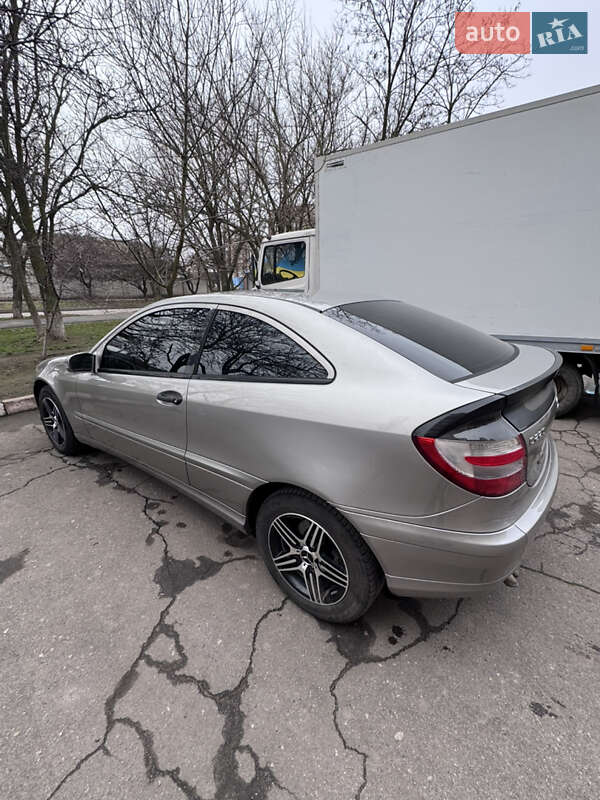 Купе Mercedes-Benz C-Class 2004 в Херсоне