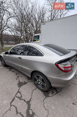 Купе Mercedes-Benz C-Class 2004 в 