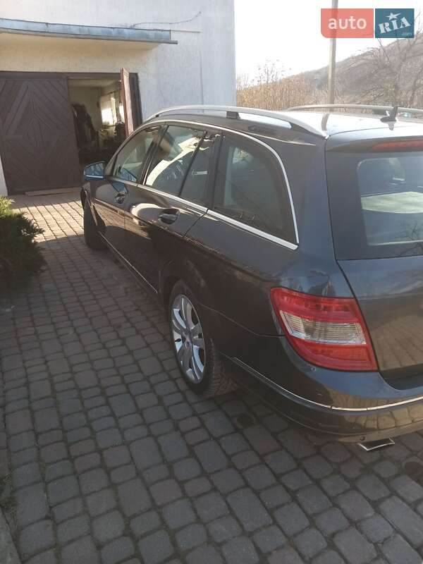 Универсал Mercedes-Benz C-Class 2010 в Львове