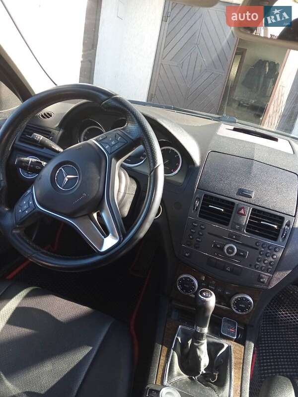 Универсал Mercedes-Benz C-Class 2010 в Львове