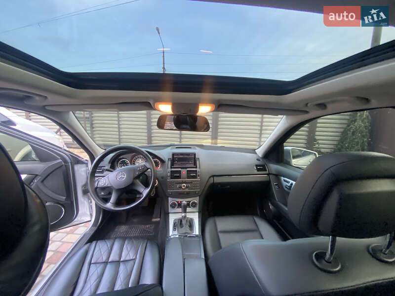 Седан Mercedes-Benz C-Class 2010 в Нововолынске