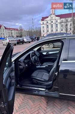 Седан Mercedes-Benz C-Class 2010 в Чернигове